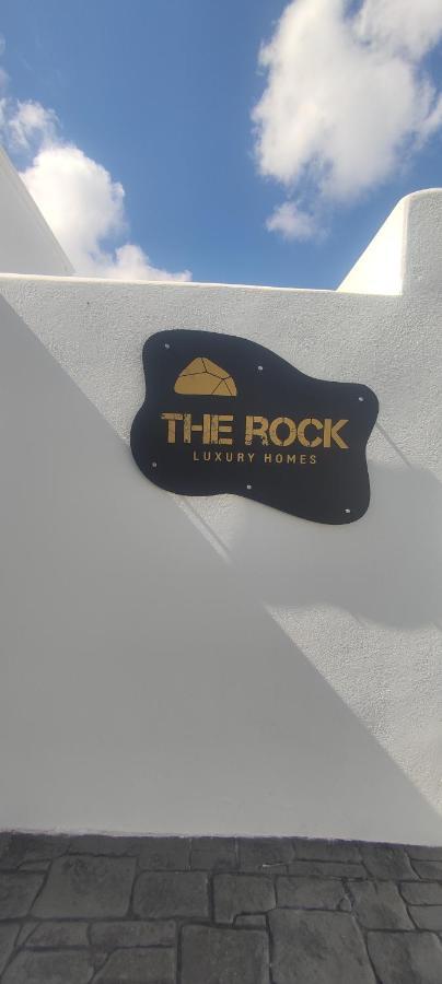 The Rock Luxury Homes 梅萨雷亚 外观 照片