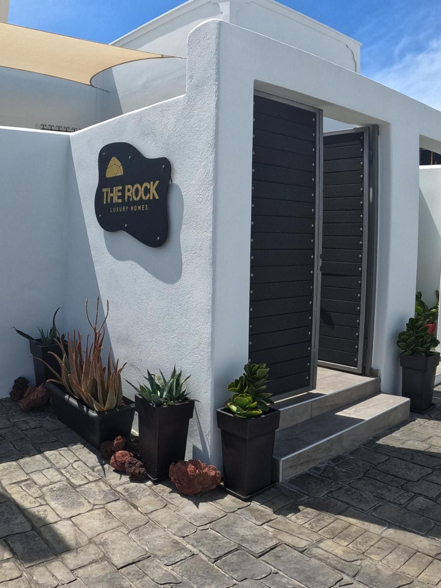 The Rock Luxury Homes 梅萨雷亚 外观 照片